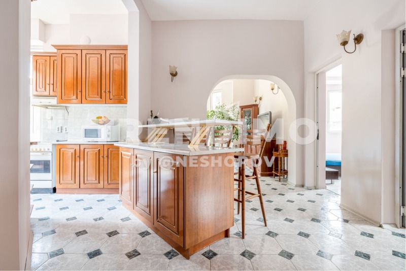 Продава 3-СТАЕН, град София, Център • 519000 € / 1015075.77 лв. • 67776875 1