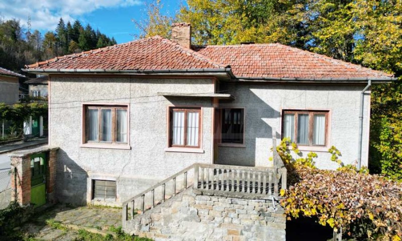 Продава КЪЩА, гр. Априлци, област Ловеч, снимка 5 - Къщи - 52175819