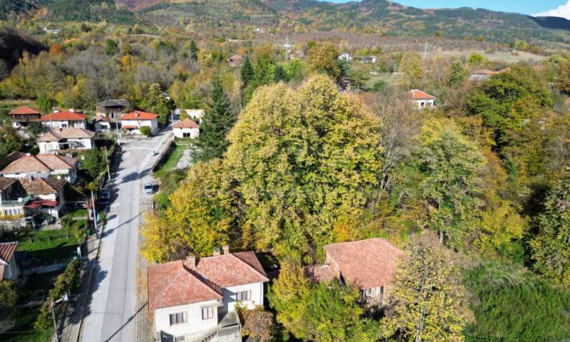 Продава КЪЩА, гр. Априлци, област Ловеч, снимка 2 - Къщи - 52175819