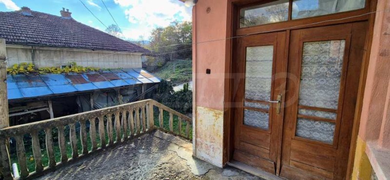 Продава КЪЩА, гр. Априлци, област Ловеч, снимка 9 - Къщи - 52175819