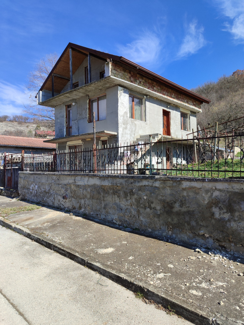 Продава КЪЩА, с. Кипра, област Варна