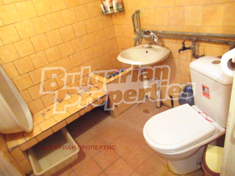 Продава КЪЩА, гр. Исперих, област Разград, снимка 11 - Къщи - 53510385