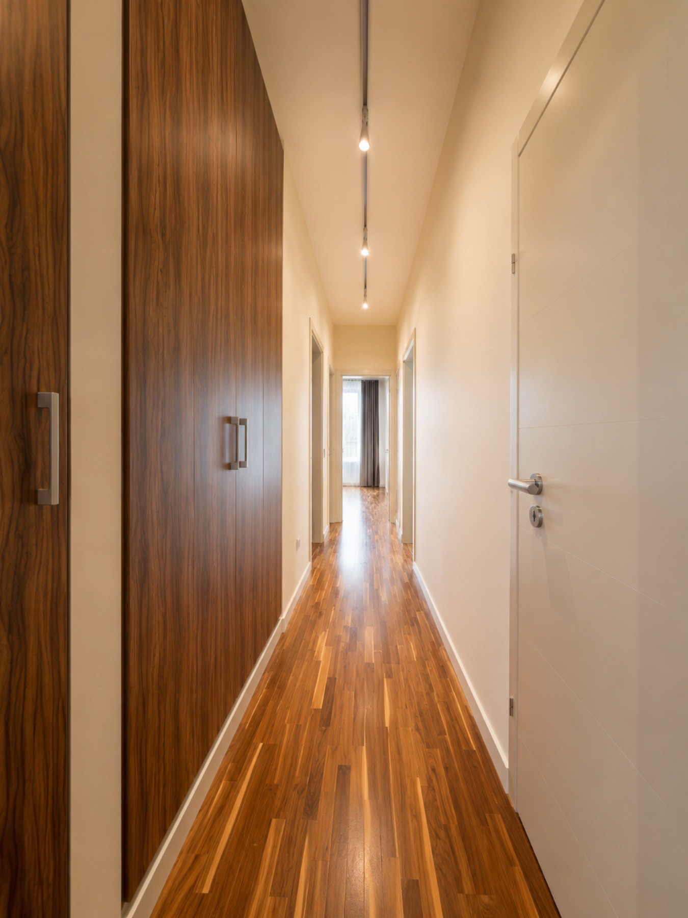 Продава МНОГОСТАЕН, гр. София, Изток, снимка 4 - Апартаменти - 55296952