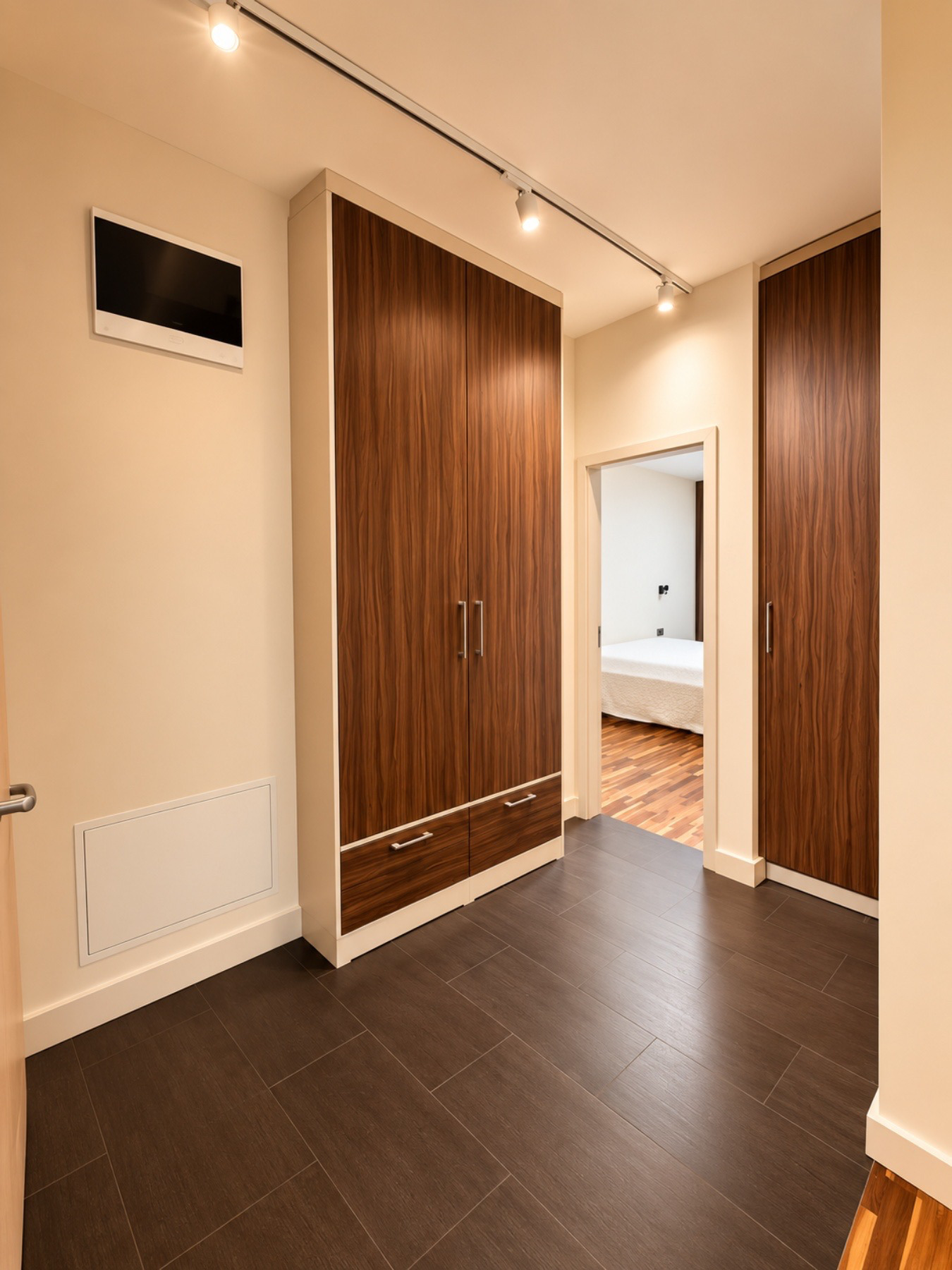 Продава МНОГОСТАЕН, гр. София, Изток, снимка 5 - Апартаменти - 55296952