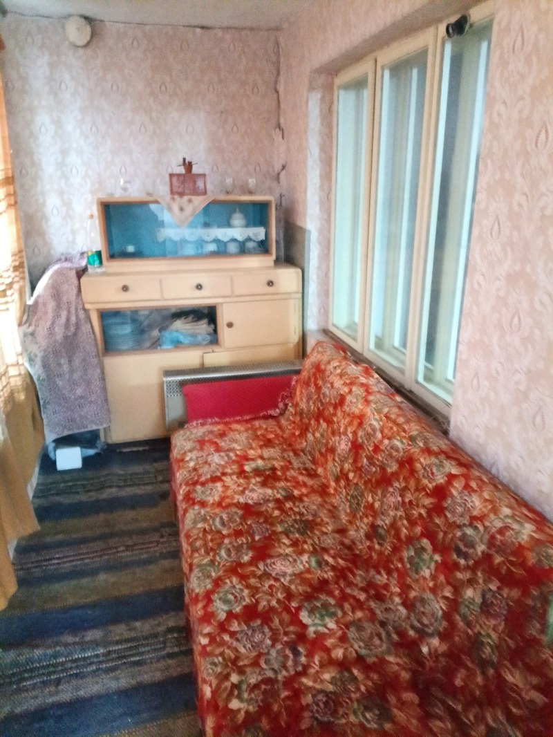 Продава КЪЩА, гр. Разград, Абитрус, снимка 2 - Къщи - 52693524