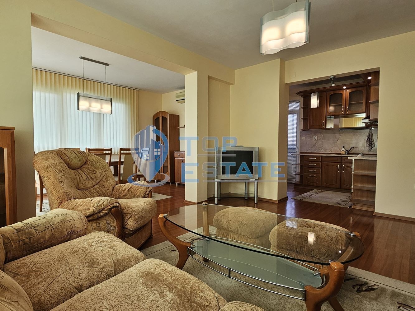 Продава МНОГОСТАЕН, гр. Велико Търново, Център, снимка 2 - Апартаменти - 53975010