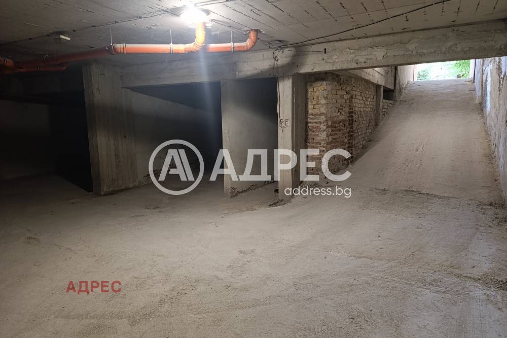 Продава ГАРАЖ, ПАРКОМЯСТО, гр. Варна, Център, снимка 8 - Гаражи и паркоместа - 54330027