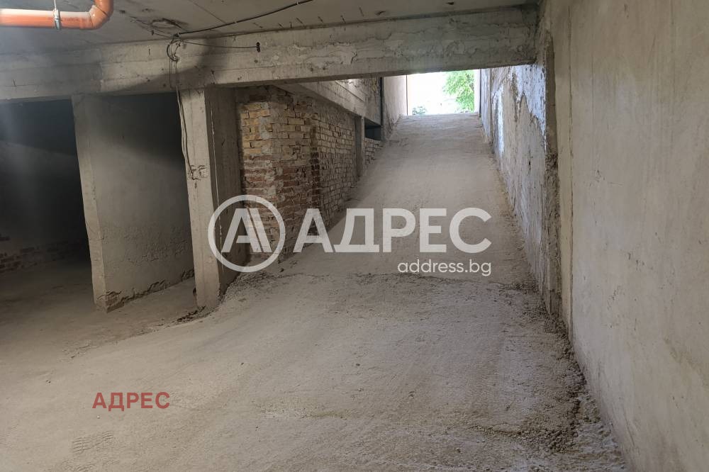 Продава ГАРАЖ, ПАРКОМЯСТО, гр. Варна, Център, снимка 2 - Гаражи и паркоместа - 54330027