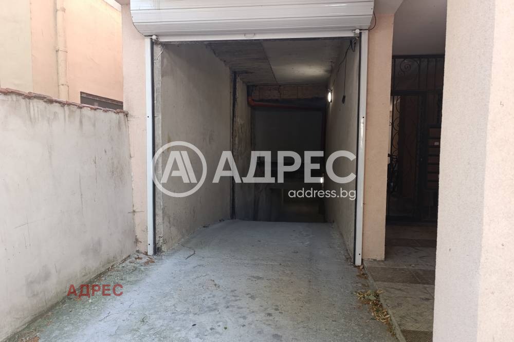 Продава ГАРАЖ, ПАРКОМЯСТО, гр. Варна, Център, снимка 4 - Гаражи и паркоместа - 54330027