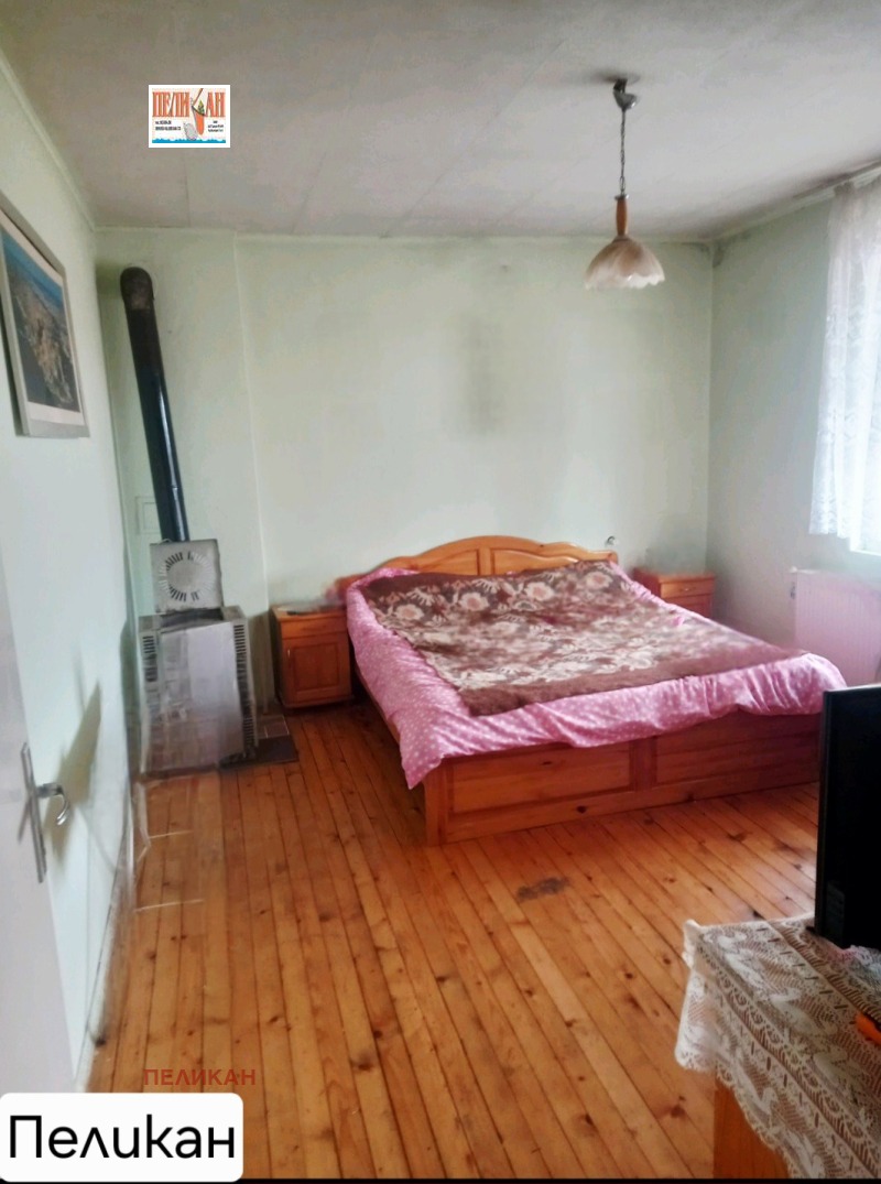 Продава ЕТАЖ ОТ КЪЩА, гр. Дебелец, област Велико Търново, снимка 3 - Етаж от къща - 53125841