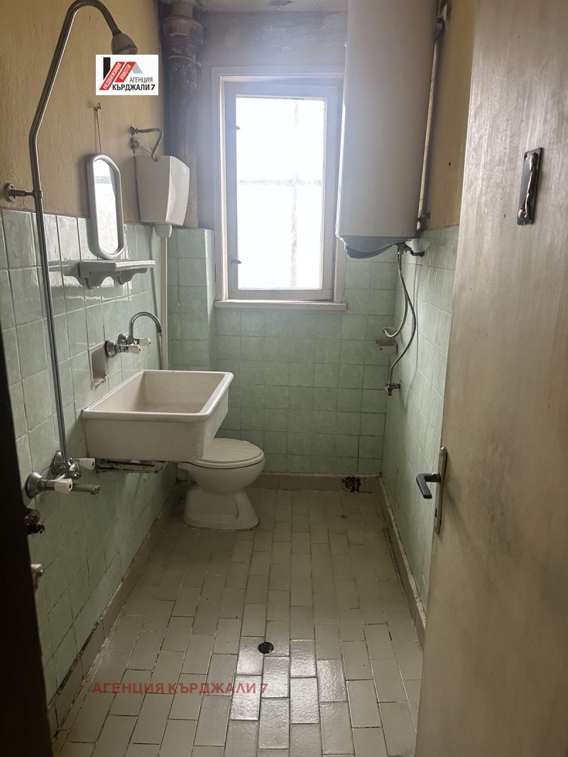 Продава 4-СТАЕН, гр. Кърджали, Център, снимка 10 - Апартаменти - 52639460