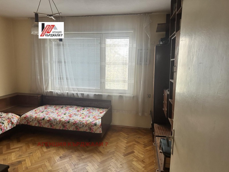 Продава 4-СТАЕН, гр. Кърджали, Център, снимка 3 - Апартаменти - 52639460