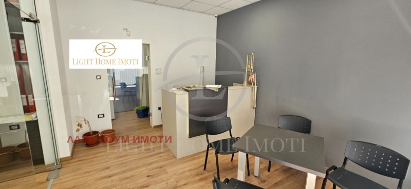 In vendita  Ufficio Plovdiv , Iugen , 96 mq | 11092529