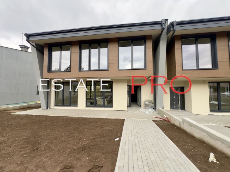 Продава КЪЩА, град София, с. Панчарево • 546480 € / 1068821.98 лв. • 97665075 1