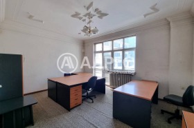3+ soverom Tsentar, Sofia