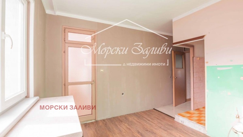 Продава 4-СТАЕН, гр. Бургас, Възраждане, снимка 2 - Апартаменти - 53234483