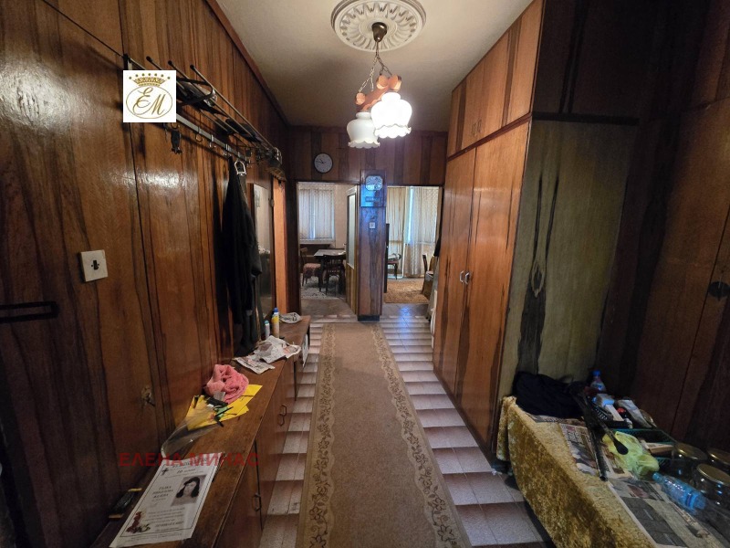 Продава ЕТАЖ ОТ КЪЩА, гр. Шумен, Център, снимка 7 - Етаж от къща - 51452012