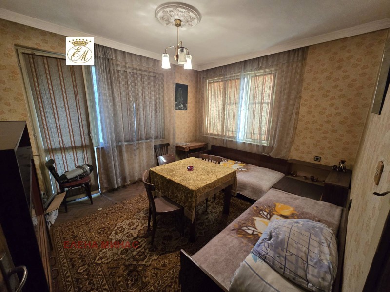 Продава ЕТАЖ ОТ КЪЩА, гр. Шумен, Център, снимка 3 - Етаж от къща - 51452012