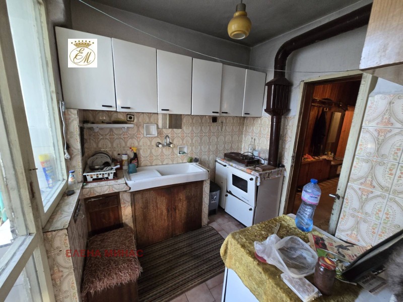 Продава ЕТАЖ ОТ КЪЩА, гр. Шумен, Център, снимка 5 - Етаж от къща - 51452012