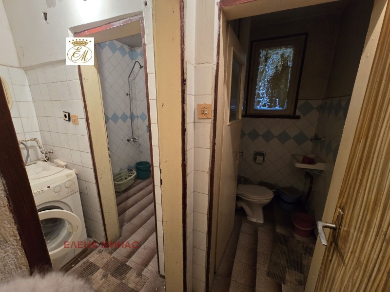 Продава ЕТАЖ ОТ КЪЩА, гр. Шумен, Център, снимка 6 - Етаж от къща - 51452012