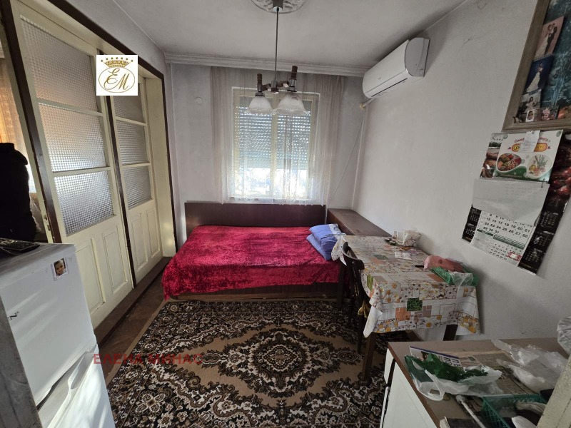 Продава ЕТАЖ ОТ КЪЩА, гр. Шумен, Център, снимка 2 - Етаж от къща - 51452012