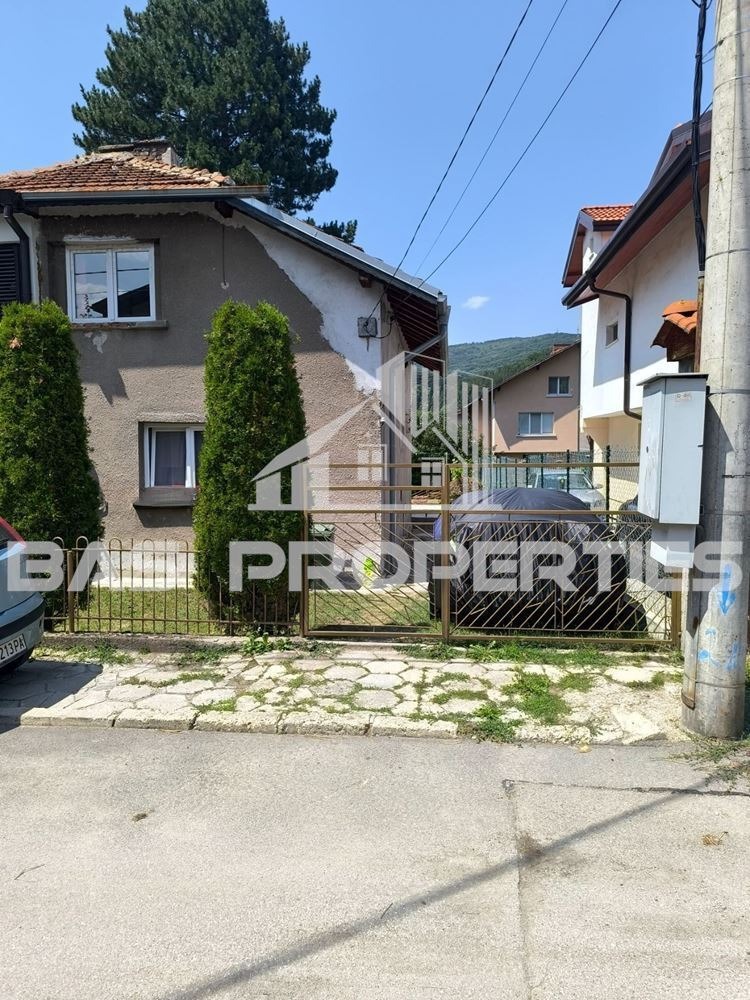 Продава КЪЩА, гр. София, с. Владая