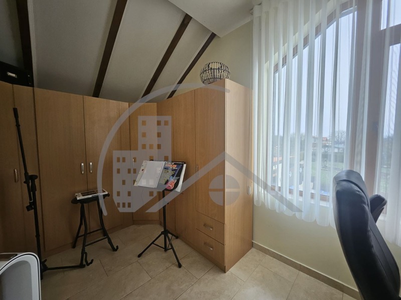 Продава КЪЩА, с. Безводица, област Добрич, снимка 8 - Къщи - 52983761