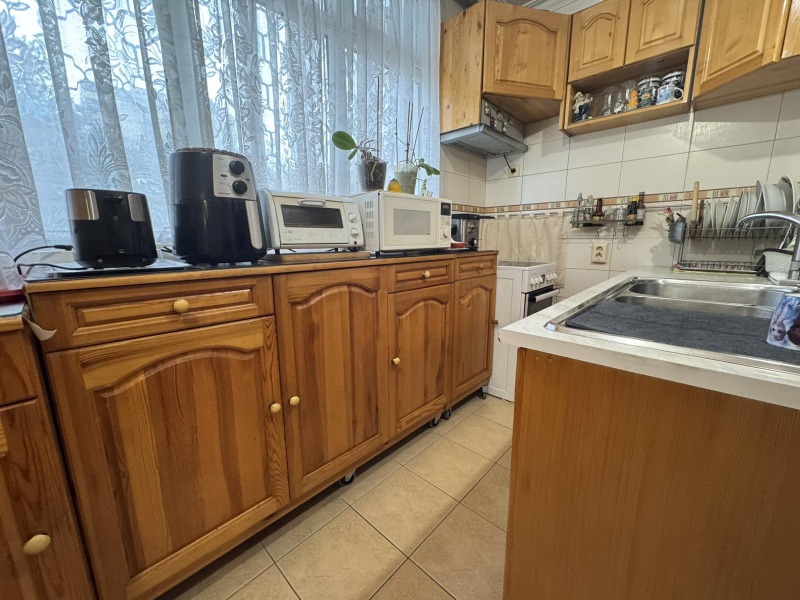 Продава 3-СТАЕН, гр. София, Лагера, снимка 2 - Апартаменти - 52686848