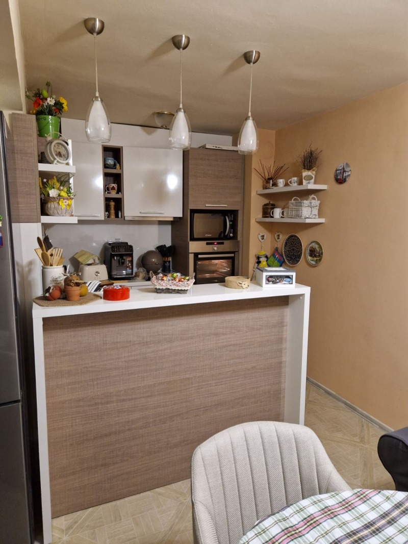 Продава 3-СТАЕН, гр. Бургас, Възраждане, снимка 2 - Апартаменти - 53070853