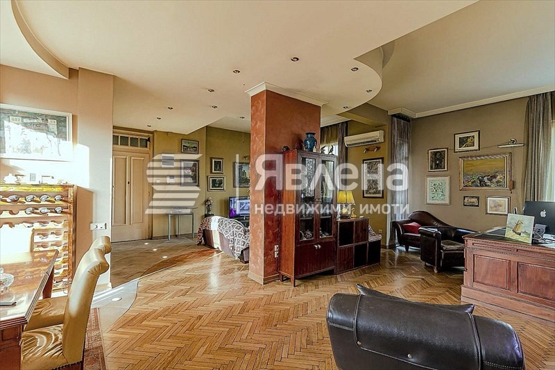 Продава 3-СТАЕН, гр. София, Център, снимка 2 - Апартаменти - 54359324