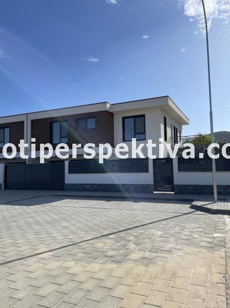 Продава  Къща, област Пловдив, с. Белащица •  326 400 EUR • ID 93850155 — holmes.bg - [1] 