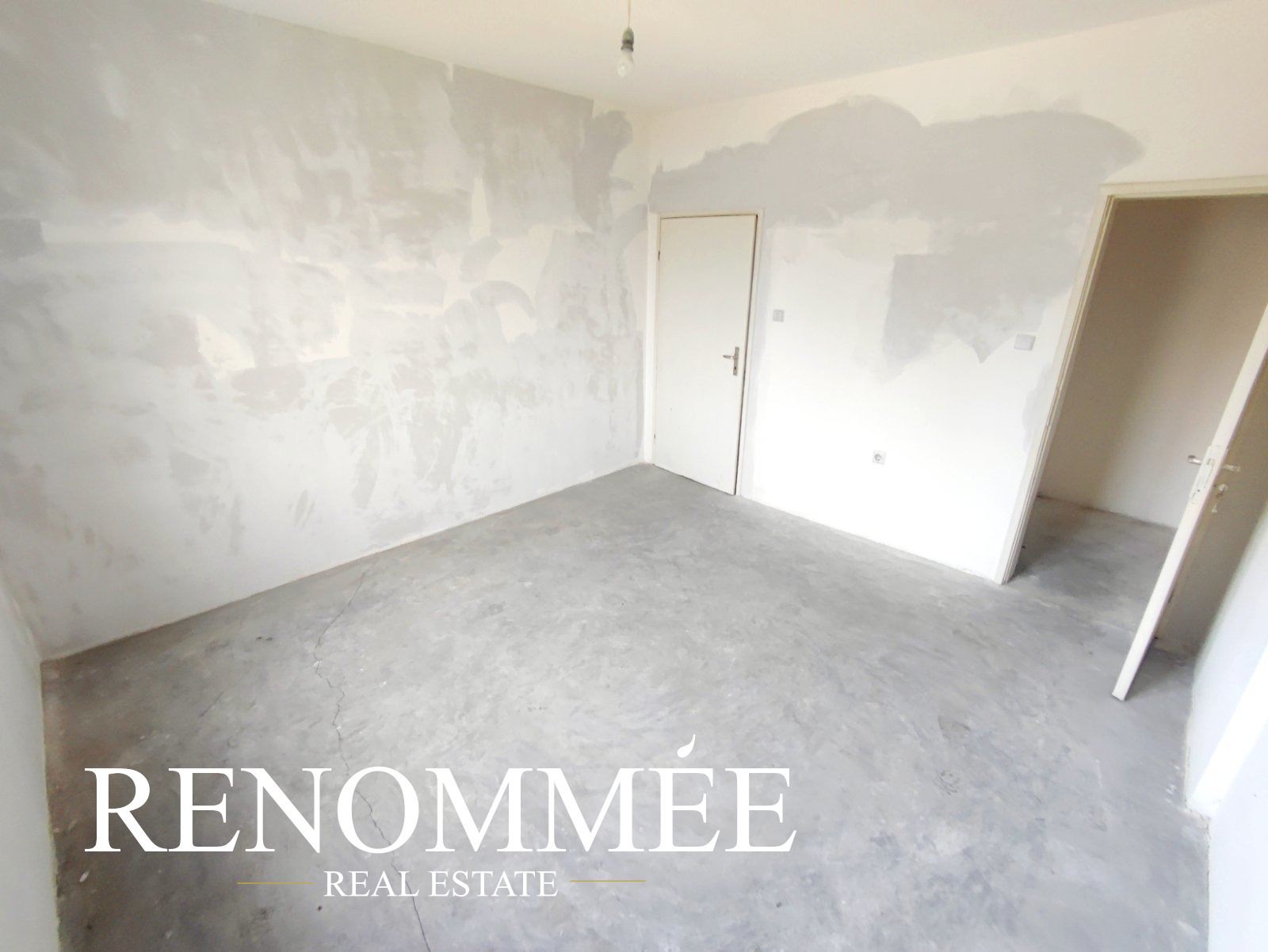 Продава ЕТАЖ ОТ КЪЩА, гр. Кърджали, Център, снимка 7 - Етаж от къща - 54302655