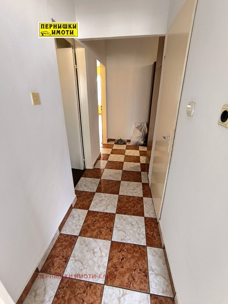 Продава 2-СТАЕН, гр. Перник, Изток, снимка 3 - Апартаменти - 52627445