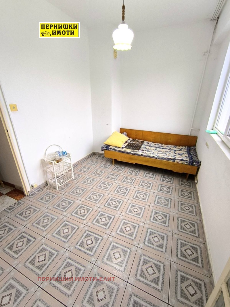 Продава 2-СТАЕН, гр. Перник, Изток, снимка 2 - Апартаменти - 52627445