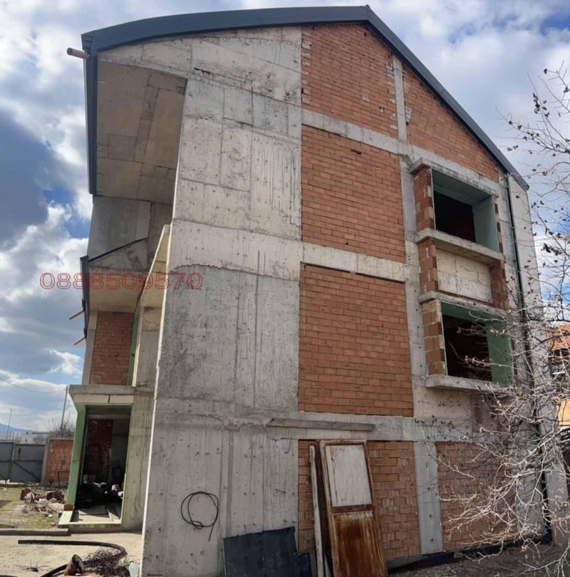 Продава КЪЩА, гр. София, Враждебна, снимка 2 - Къщи - 52792364