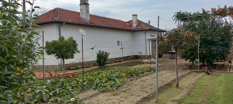 Продава КЪЩА, област Стара Загора, гр. Казанлък • 90000 лв. / 46016.27 € • 98988154 1