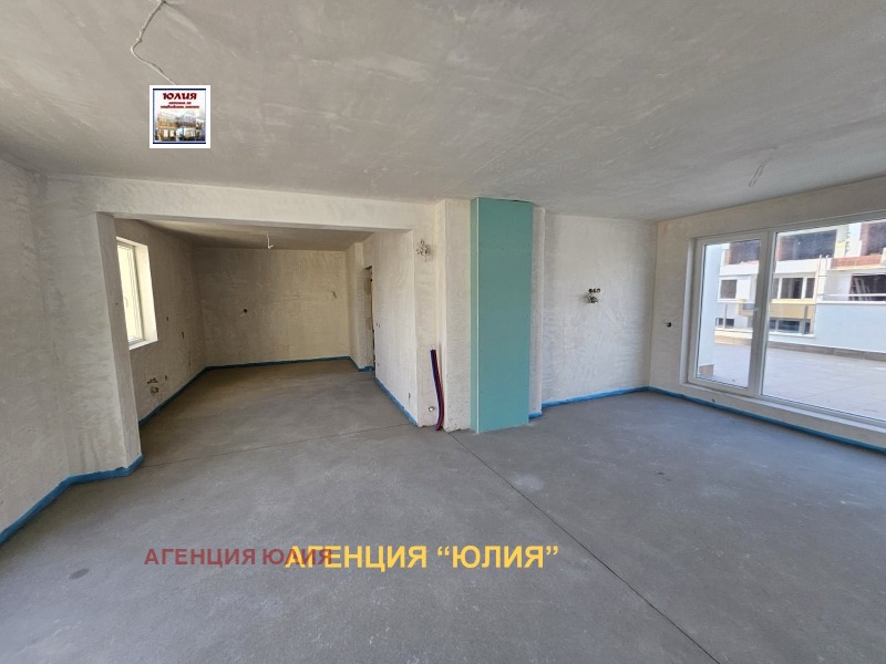 À venda  Mais de 3 quartos Plovdiv , Ostromila , 370 m² | 90277495 - imagem [4]