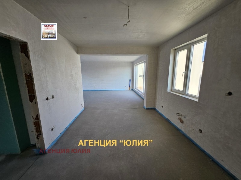 À venda  Mais de 3 quartos Plovdiv , Ostromila , 370 m² | 90277495 - imagem [3]