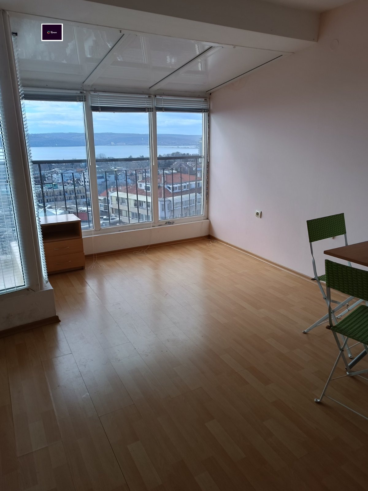 Продава АТЕЛИЕ, ТАВАН, гр. Варна, Бриз, снимка 2 - Апартаменти - 53617536