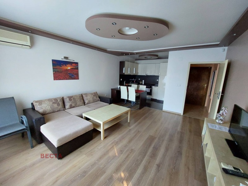 Продава  2-стаен област Добрич , с. Топола , 70 кв.м | 49042990