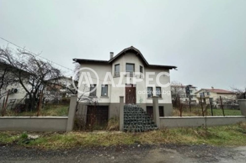 Продава КЪЩА, гр. Долна баня, област София област