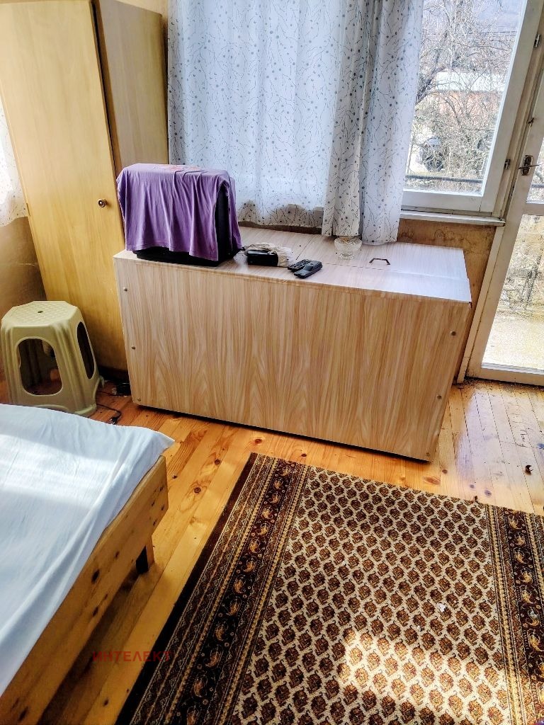 Продава КЪЩА, с. Кленовик, област Перник, снимка 2 - Къщи - 53944242