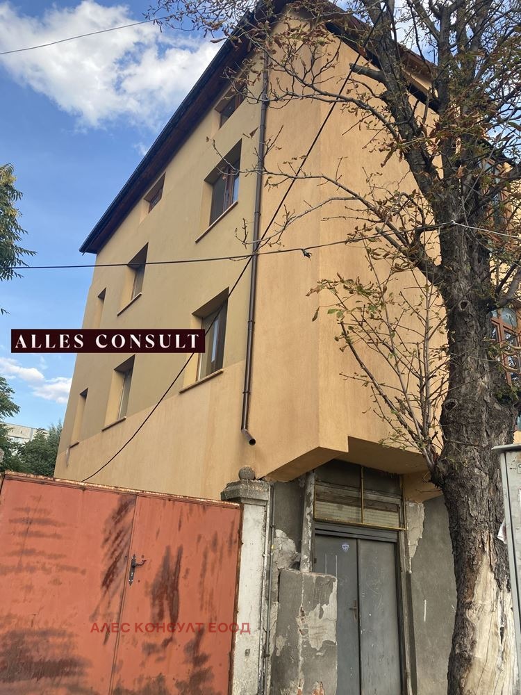 Продава КЪЩА, гр. София, Хаджи Димитър, снимка 2 - Къщи - 54502566