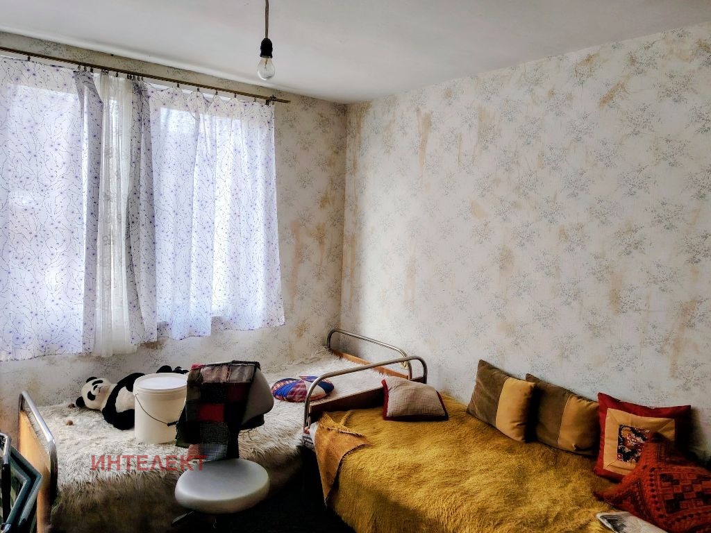 Продава КЪЩА, с. Кленовик, област Перник, снимка 2 - Къщи - 53944242