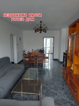 Продажба на тристайни апартаменти в град Шумен - изображение 1 