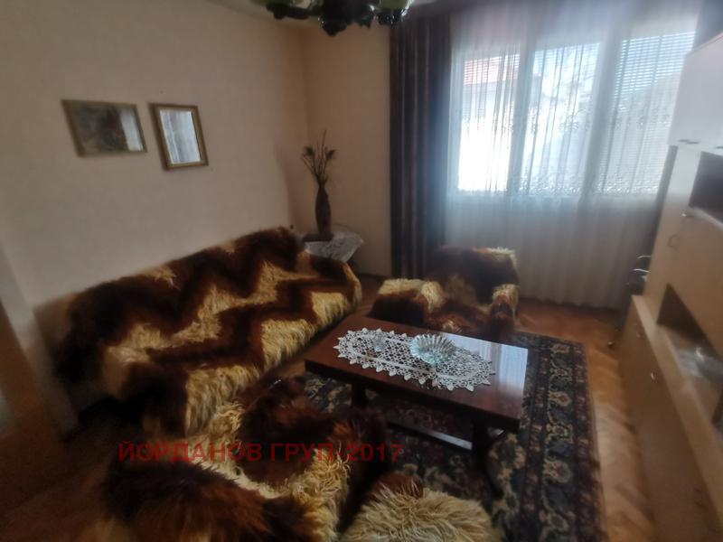 Продава ЕТАЖ ОТ КЪЩА, гр. Добрич, Кралска зона, снимка 5 - Етаж от къща - 47440588