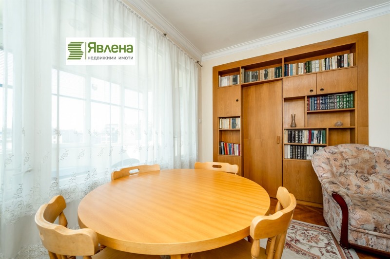 Продава 3-СТАЕН, гр. София, Център, снимка 2 - Апартаменти - 52886819