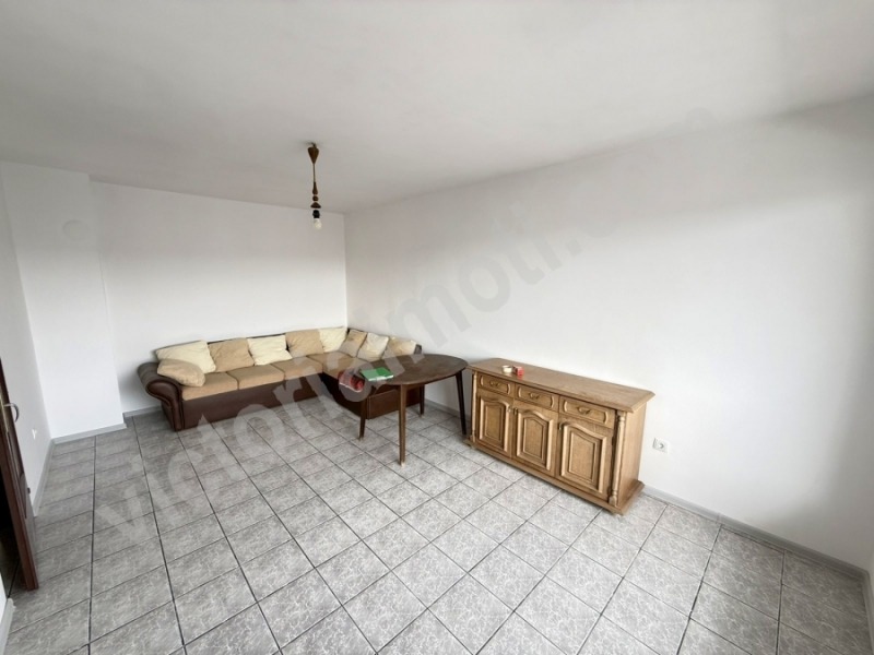 Продава 3-СТАЕН, гр. Велико Търново, Бузлуджа, снимка 2 - Апартаменти - 53441734