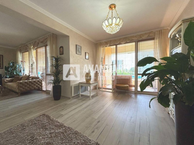 Myytävänä  3+ makuuhuone Varna , k.k. Sv.Sv. Konstantin i Elena , 220 neliömetriä | 25374375 - kuva [3]