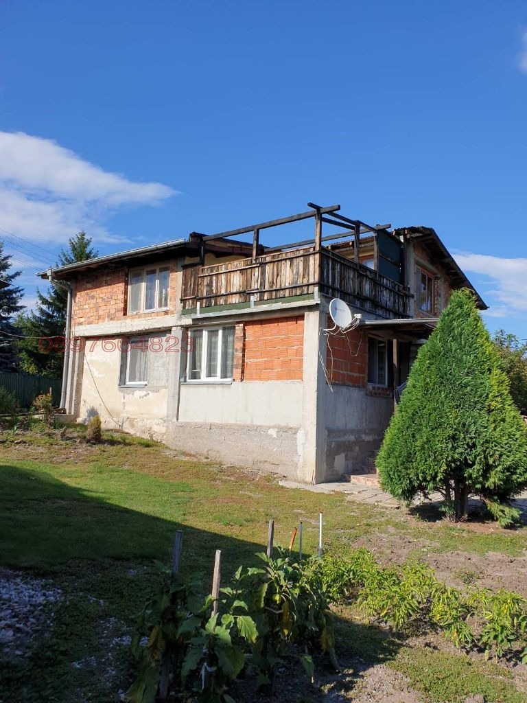 Продава КЪЩА, с. Хераково, област София област